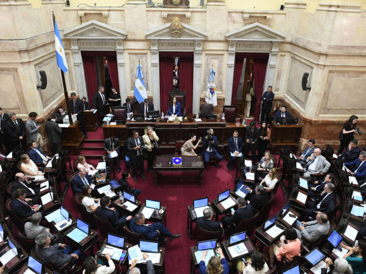 Mientras el salario mínimo llega a $352.400, los senadores se encaminan a cobrar más de $11 millones